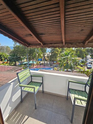 Iron/ironing board, free WiFi, bed sheets - No 22 Hotel Riders' Inn (Ula)