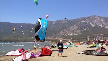 Surfing/boogie boarding