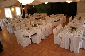 Family dining - Zum Landhaus Dannenbüttel (Sassenburg)