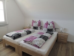 1 غرفة نوم وخدمة الإنترنت وملاءات أسرّة