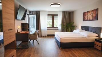 Superior Apartment | Desk, blackout drapes, free WiFi, bed sheets