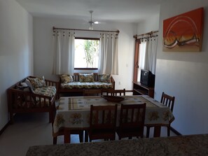 Apartment, 2 Schlafzimmer | Wohnzimmer