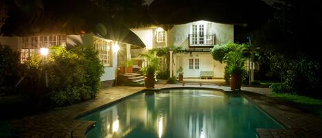 Outdoor pool, sun loungers