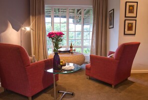 Executive Suite, 1 King Bed, Pool View | 1 bedroom, premium bedding, minibar, individually decorated - Summerhill Estate (Pinetown)