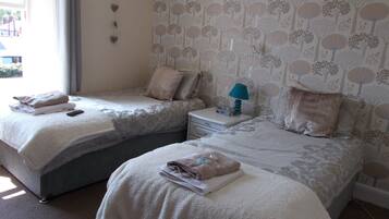Twin Room | Iron/ironing board, free WiFi, bed sheets