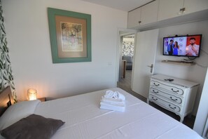 1 bedroom, iron/ironing board, Internet