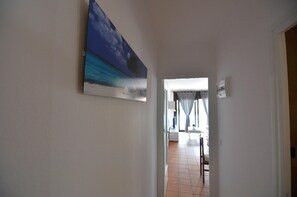 Interior - Vacation rental in Roses, Costa Brava: Cozy apartment 50 meters from the beach, capacity for 6 people, with terrace. (Rosas / Roses)
