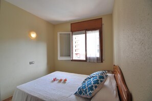 1 slaapkamer, een strijkplank/strijkijzer