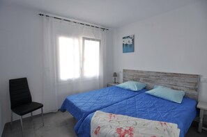 2 bedrooms, iron/ironing board