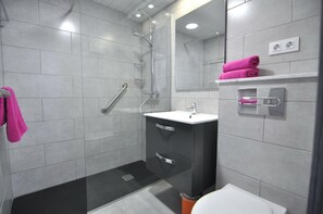 Hair dryer - Cozy Apartment 70m from the Beach in Roses, Costa Brava! 2 Bedrooms, Terrace, Free Wi-Fi. Book now! (Rosas / Roses)