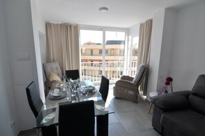Interior - Cozy Apartment 70m from the Beach in Roses, Costa Brava! 2 Bedrooms, Terrace, Free Wi-Fi. Book now! (Rosas / Roses)