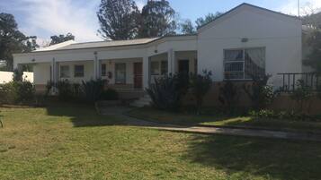 ด้านหน้าที่พัก