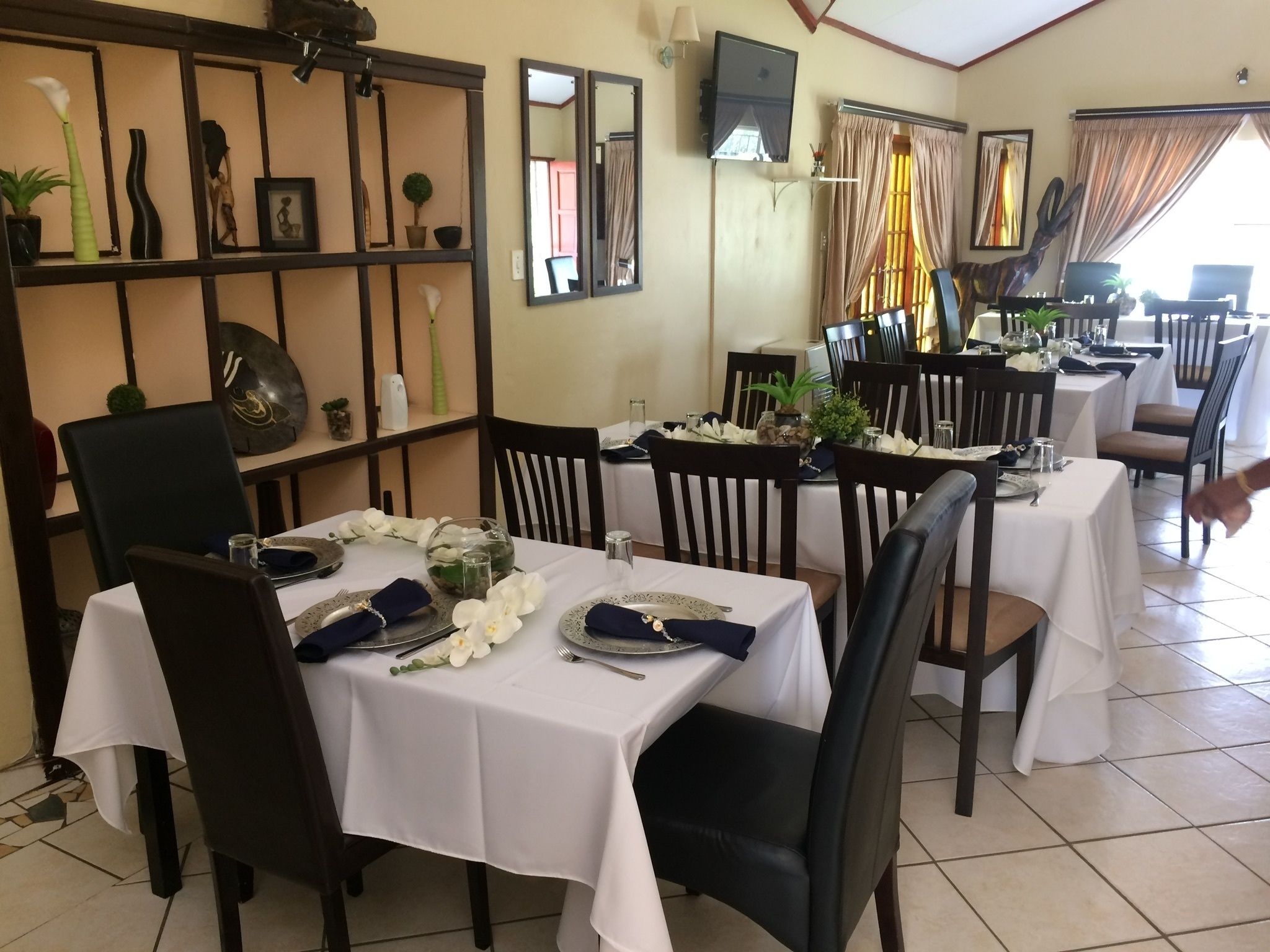 Breakfast, lunch, dinner served; local and international cuisine 