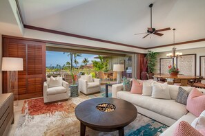 Smart TV - Panoramic Ocean and Golf Course Views ! Luxury Townhouse at Hualalai Resort- includes 2 Golf Carts (Kailua-Kona)