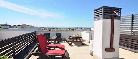 屋外ダイニングエリア