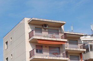 Exterior - Vacation rental in Roses, Costa Brava: Cozy apartment 400 meters from the beach, capacity for 6 people and terrace. (Rosas / Roses)