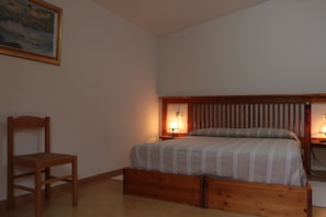 Dreibettzimmer | Babybetten, kostenloses WLAN, Rollstuhlgeeignet