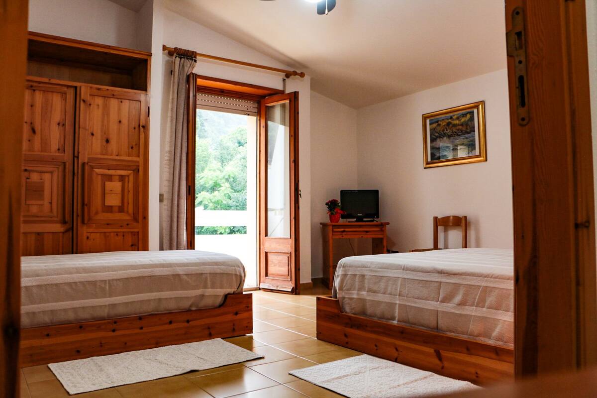 Triple Room | Cribs (surcharge), WiFi (free)