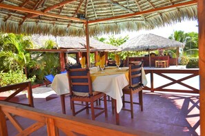 Se sirven desayunos, almuerzos y cenas; cocina internacional