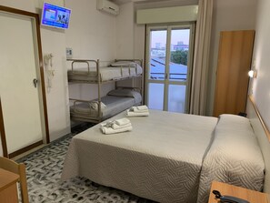 Quadruple Room | In-room safe, desk, free WiFi