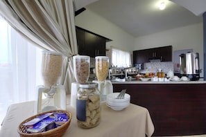 Daily English breakfast (ZAR 50 per person)