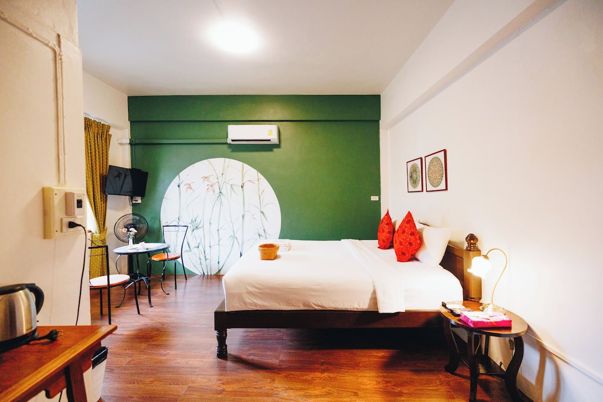 Deluxe Room | Free WiFi, bed sheets