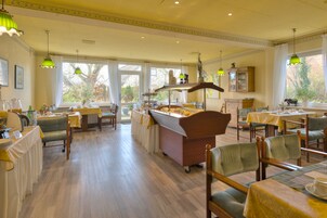 包含每日自助早餐