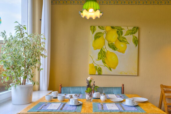 Tägliches inbegriffenes Frühstücksbuffet