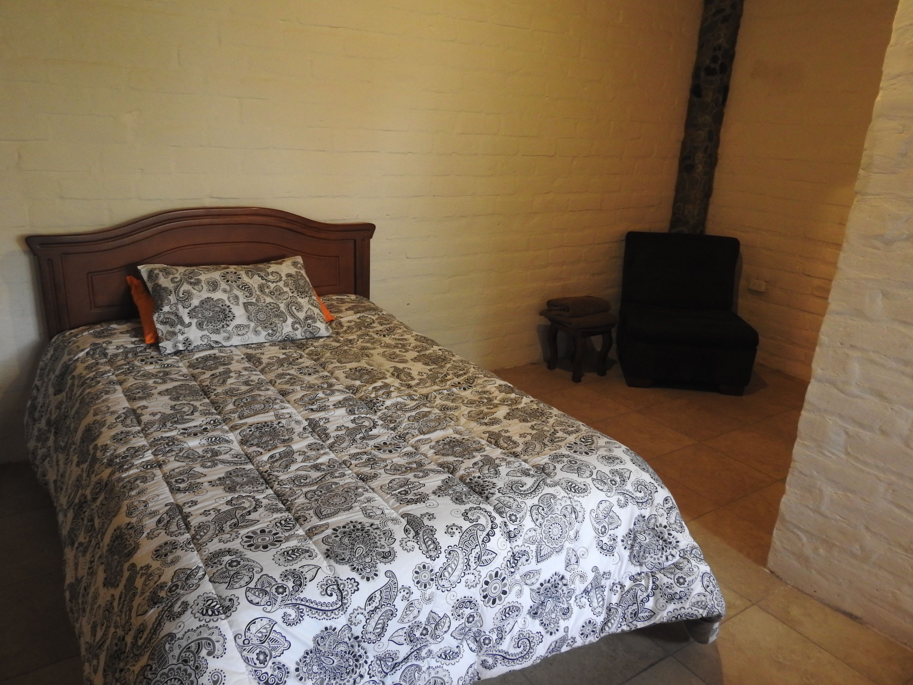 Phòng đôi, 1 giường cỡ queen | Bàn, truy cập Internet không dây miễn phí, bộ trải giường 