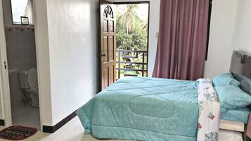 Habitación (for 4) | Escritorio, tabla de planchar con plancha y cunas gratuitas