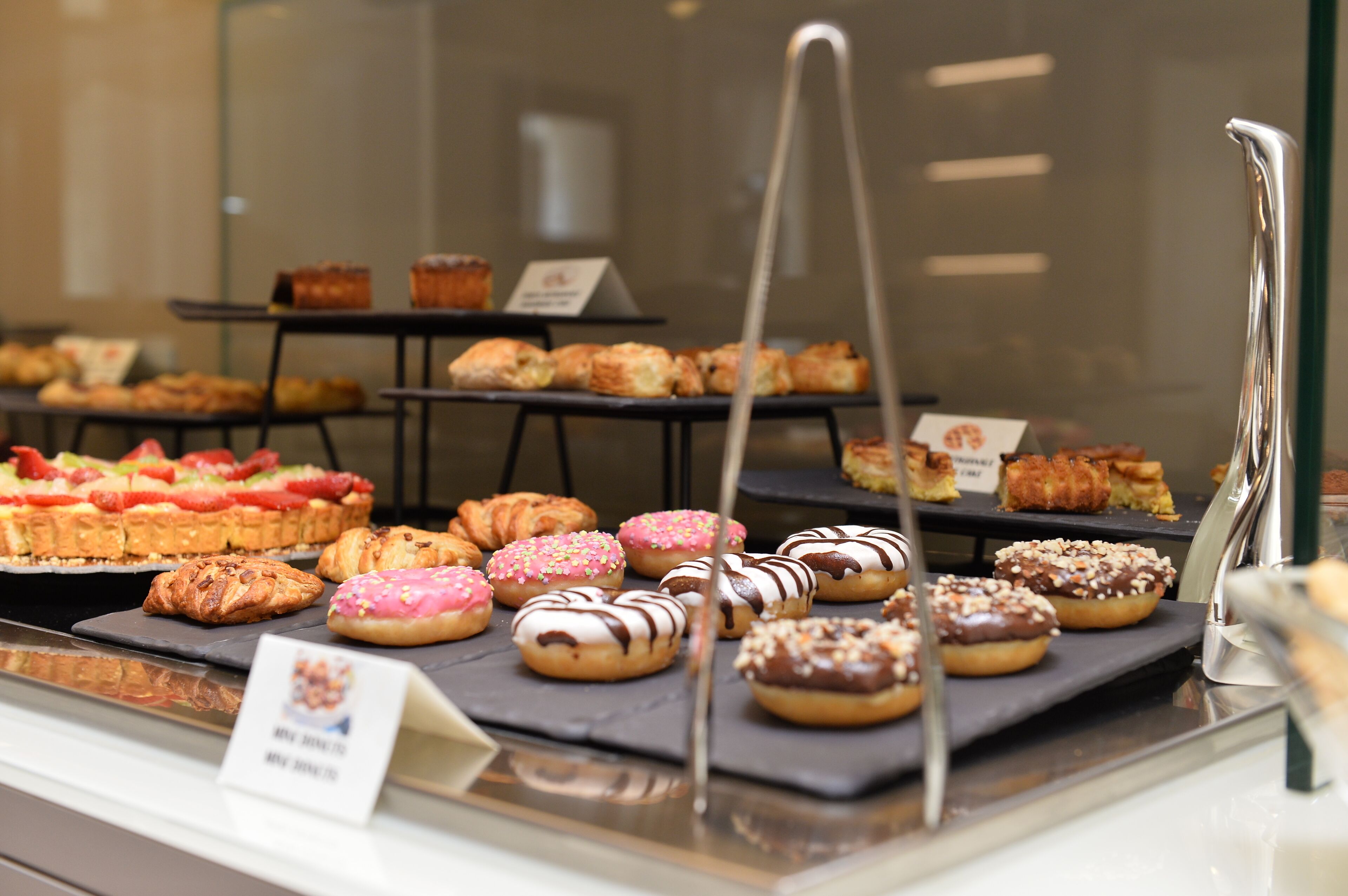 daily continental breakfast (eur 25 per person)