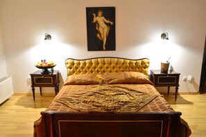 Kamer, 1 twee- of 2 eenpersoonsbedden | Een bureau, verduisterende gordijnen, geluiddichte muren, gratis wifi