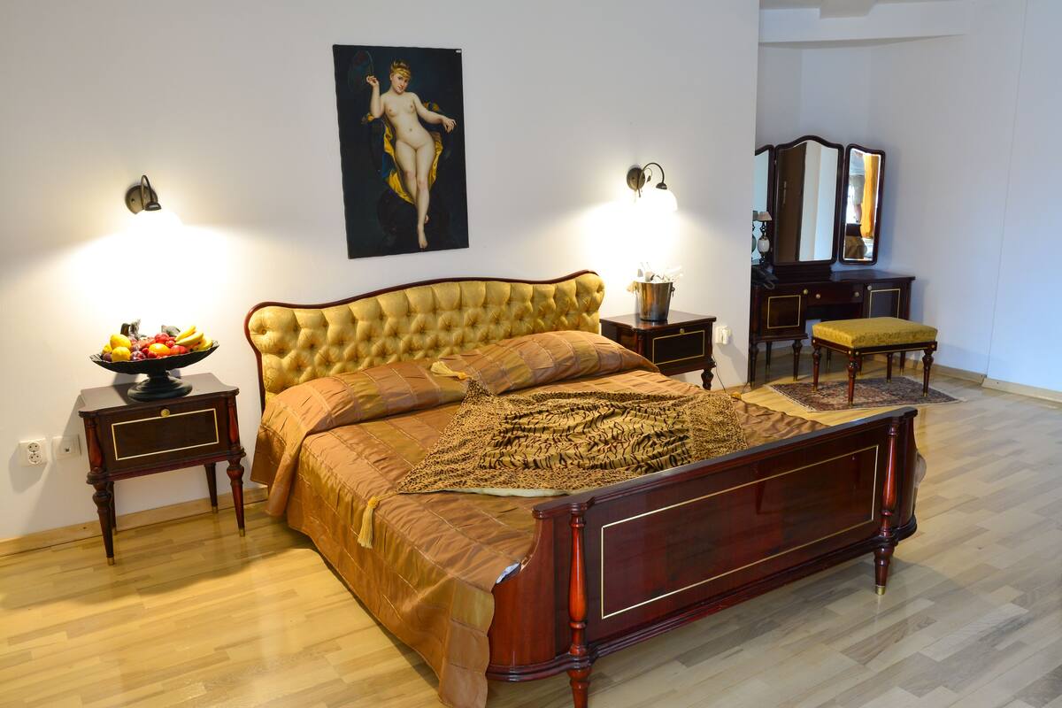 Kamer, 1 twee- of 2 eenpersoonsbedden | Een bureau, verduisterende gordijnen, geluiddichte muren, gratis wifi