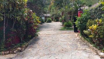 Tempat letak van yang boleh diakses dengan kerusi roda