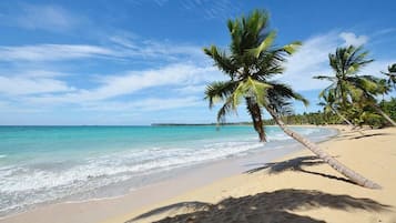 Beach nearby, white sand, 14 beach bars