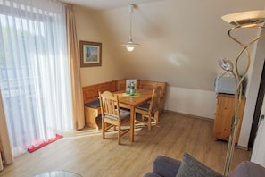 Apartment, 1 Bedroom | Living area | 25-inch flat-screen TV with satellite channels - Appartementhaus Alt Büsum (Büsum)