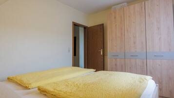 Apartment, 2 Schlafzimmer | Bügeleisen/Bügelbrett, Babybetten, kostenloses WLAN, Bettwäsche