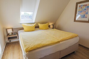Apartment, 1 Bedroom | Iron/ironing board, cribs/infant beds, free WiFi, bed sheets