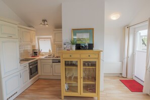 Apartment, 2 Bedrooms | Private kitchen