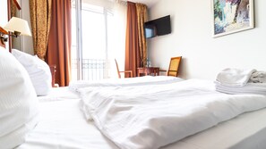 Standard Double Room | Desk, free WiFi, bed sheets - Hotel Gold (Swinoujscie)