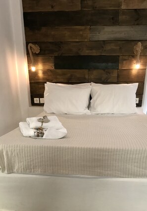 Deluxe Triple Room, Courtyard View (#3) | Frette Italian sheets, premium bedding, in-room safe, blackout curtains