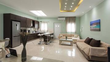 Luxury Apartment | Private kitchen | Full-size fridge, oven, stovetop, coffee/tea maker