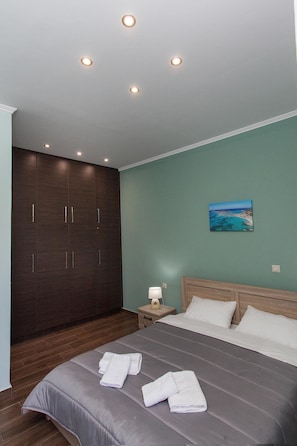 Apartamento de lujo | 2 dormitorios, sistema de insonorización, tabla de planchar con plancha