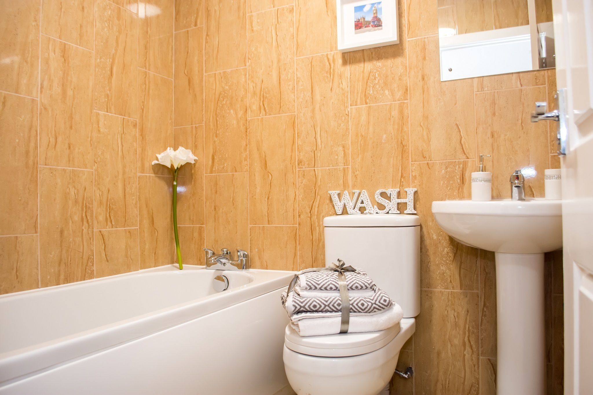 standard double room, 1 king bed | bathroom | towels