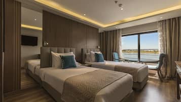 Premium bedding, minibar, in-room safe, bed sheets