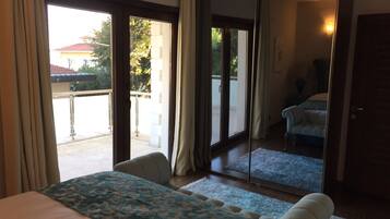 7 bedrooms, desk, iron/ironing board, free cots/infant beds
