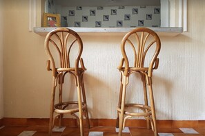 Desk, iron/ironing board, free WiFi, bed sheets - Perla Maya Hotel (Panajachel)