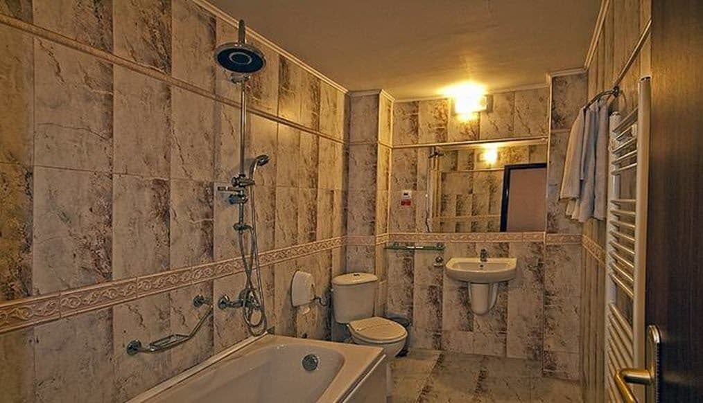 free toiletries, towels