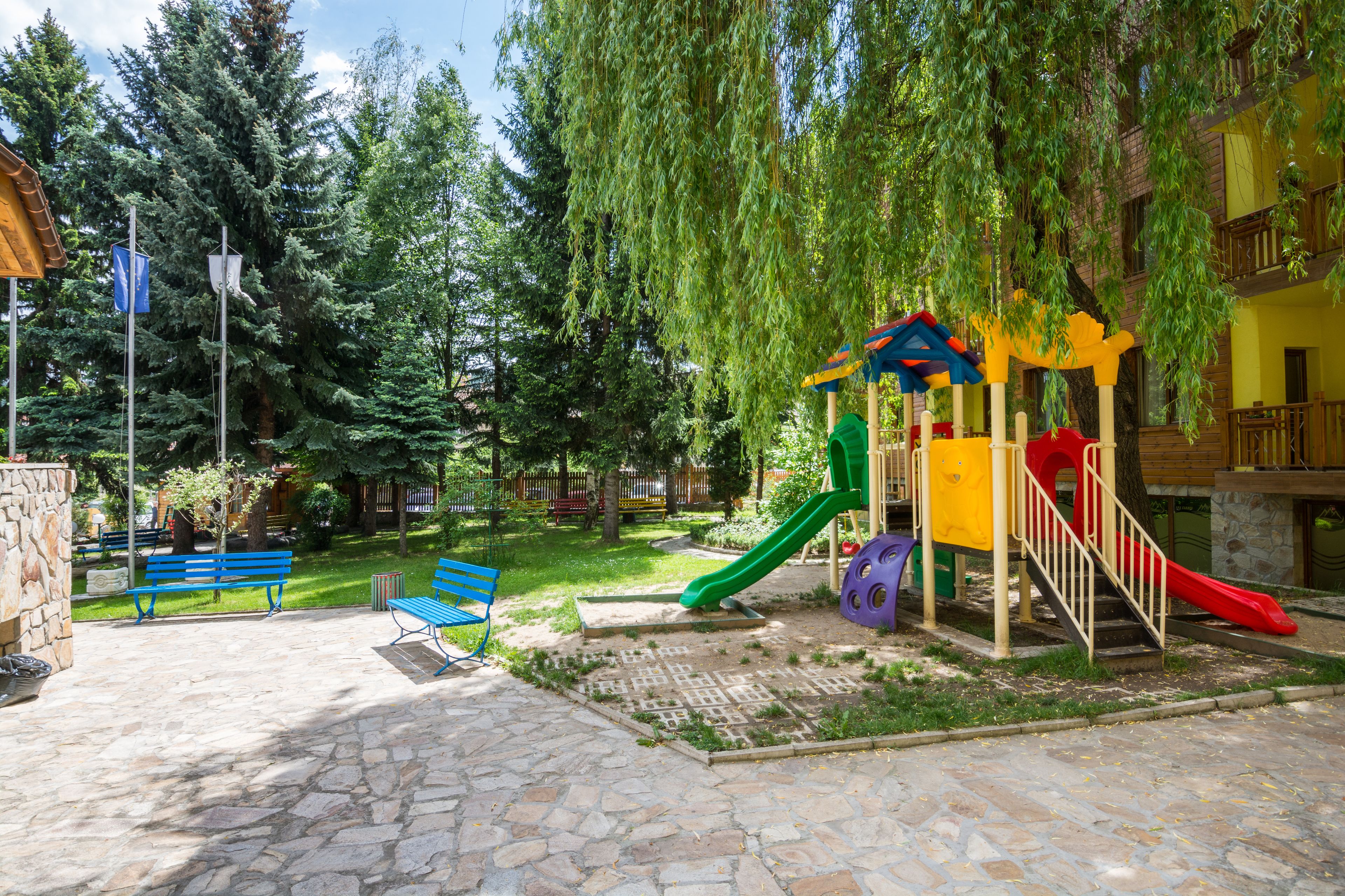 children’s play area – outdoor