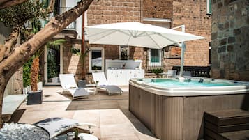 Bain à remous extérieur